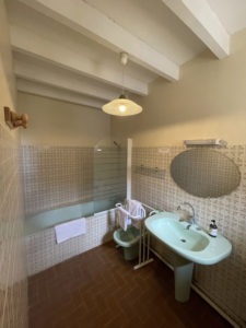 Hostellerie de Goujounac - Bedroom 1 - Bathroom